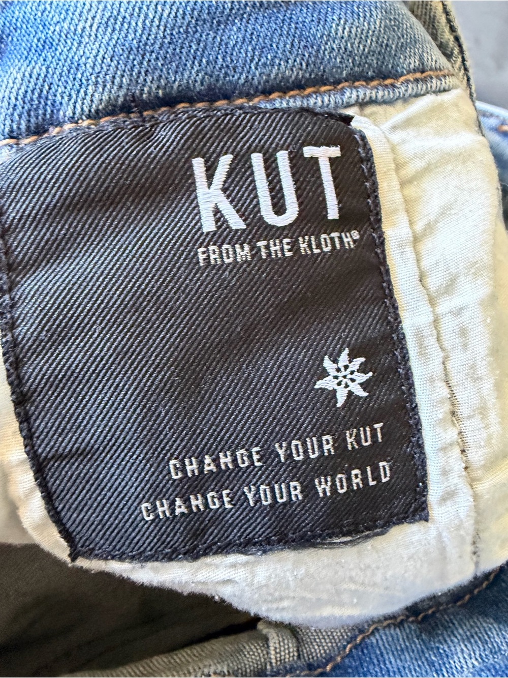 Kut from the Kloth Lightwash Blue Reese Straight Leg Jeans size 2L EUC - Picture 6 of 10